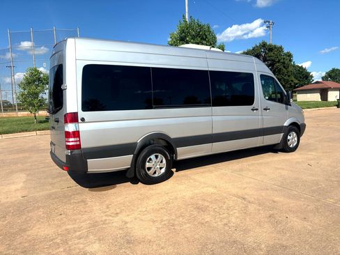 Used 2007 Dodge Sprinter 2500 w/ Cooling Group image 32