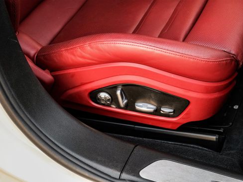 Used 2018 Porsche Panamera image 37