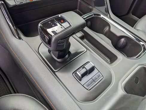 Used 2025 GMC Sierra 1500 AT4 w/ AT4 Premium Package AWD/4WD image 25