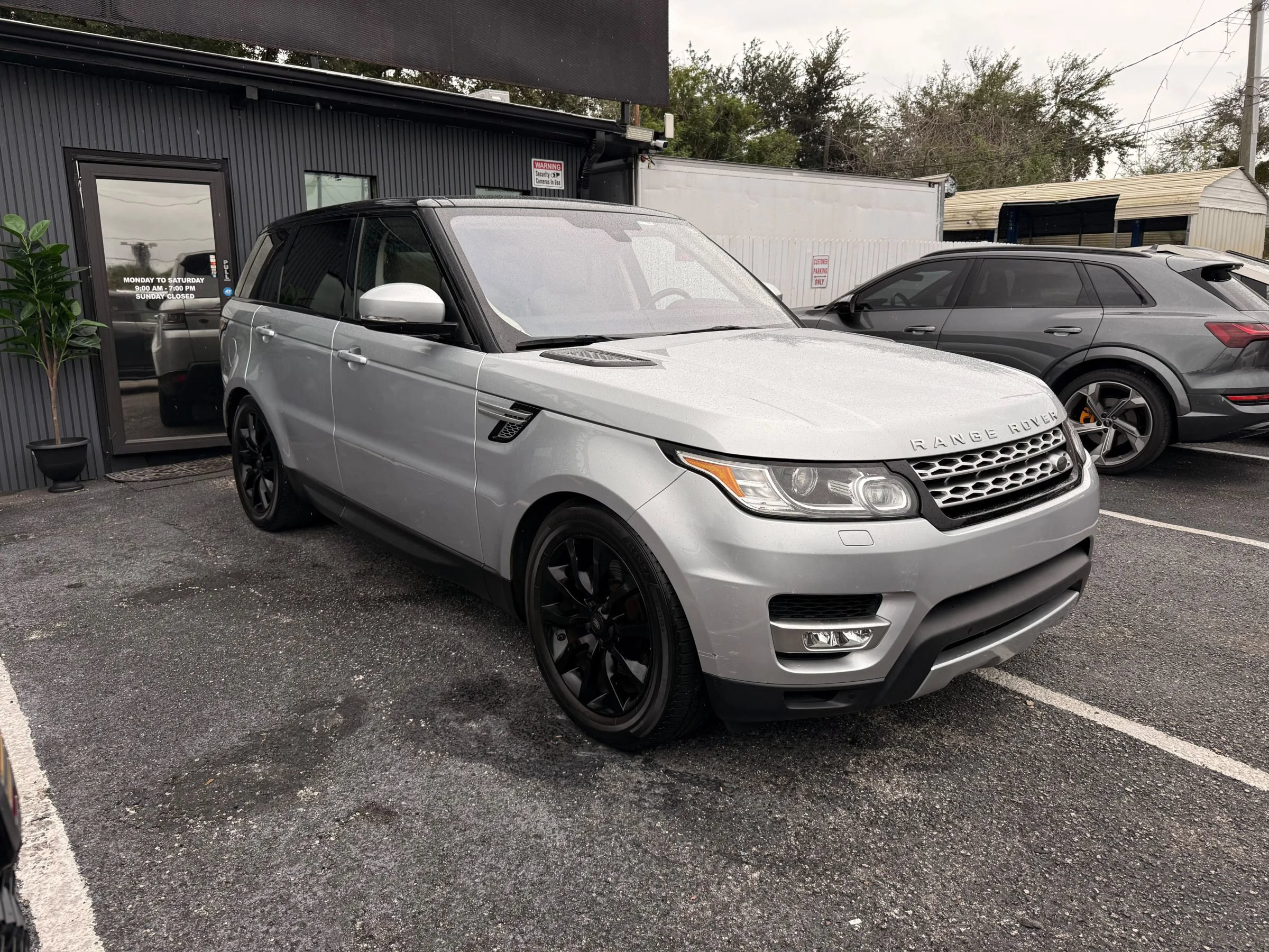 Used 2016 Land Rover Range Rover Sport HSE AWD/4WD image 3