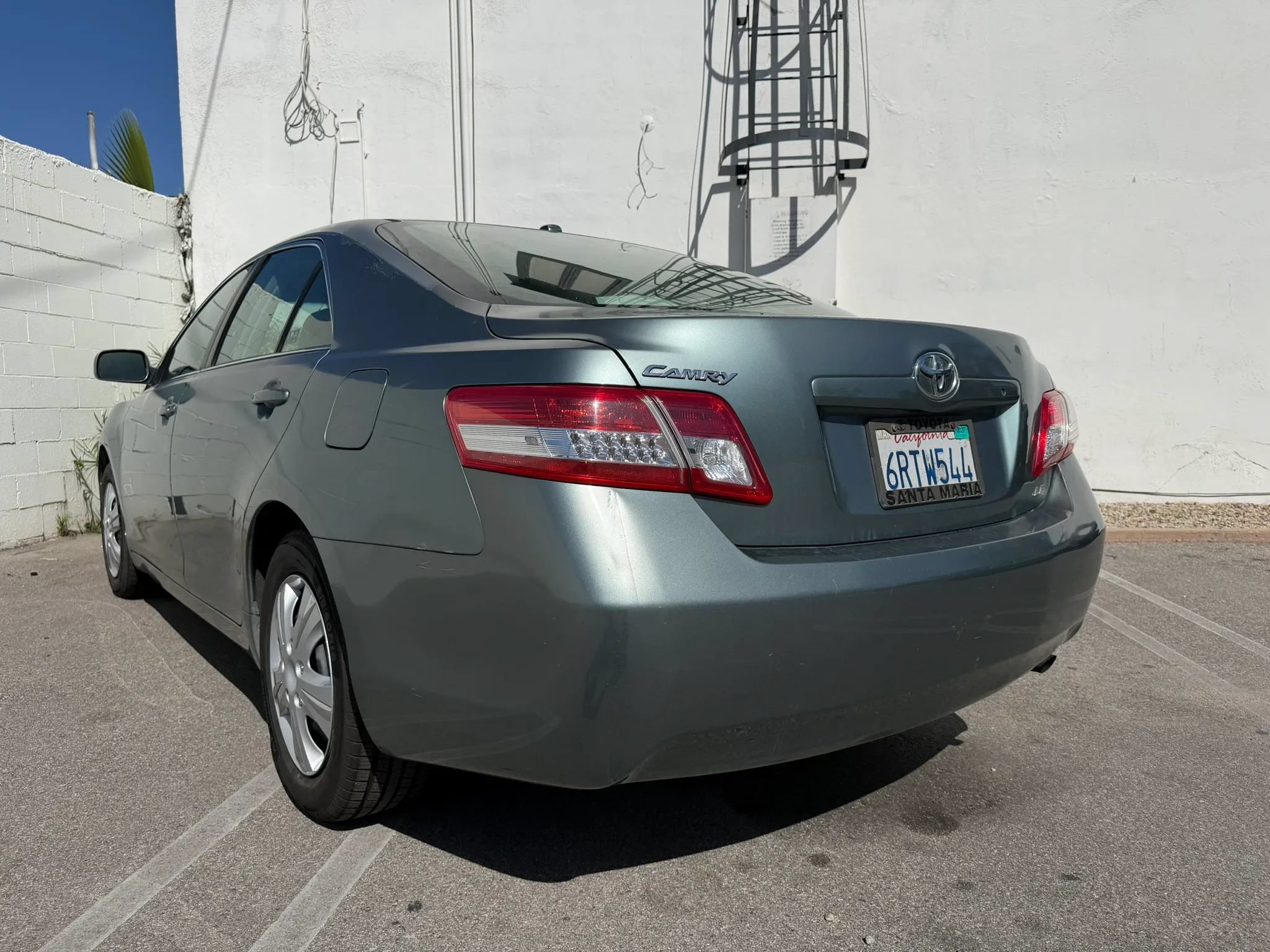 Used 2011 Toyota Camry LE FWD image 10