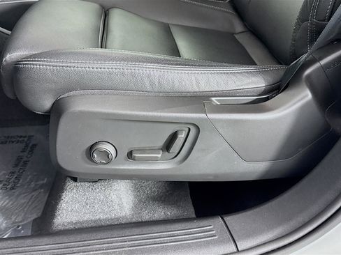 Used 2024 Volvo XC40 B5 Ultimate w/ Protection Package Premier image 23