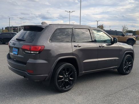 Used 2021 Jeep Grand Cherokee Laredo X image 13