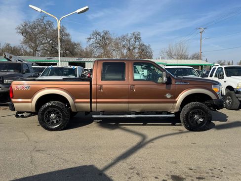 Used 2012 Ford F250 Lariat w/ Lariat Interior Pkg image 3