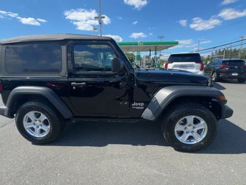 Used 2018 Jeep Wrangler Sport AWD/4WD image 9