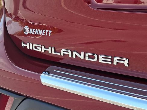 Used 2023 Toyota Highlander XLE FWD image 31