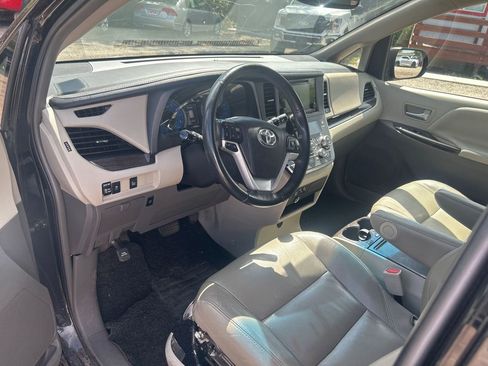 Used 2017 Toyota Sienna XLE w/ Protection Package AWD/4WD image 2