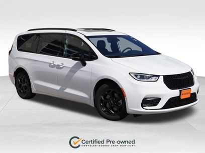 Used 2024 Chrysler Pacifica Premium