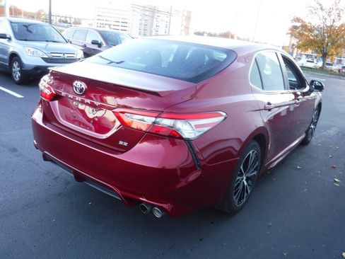 Used 2018 Toyota Camry SE image 7