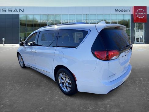 Used 2018 Chrysler Pacifica Limited image 6