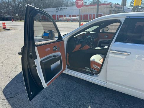 Used 2013 Rolls-Royce Ghost RWD image 9