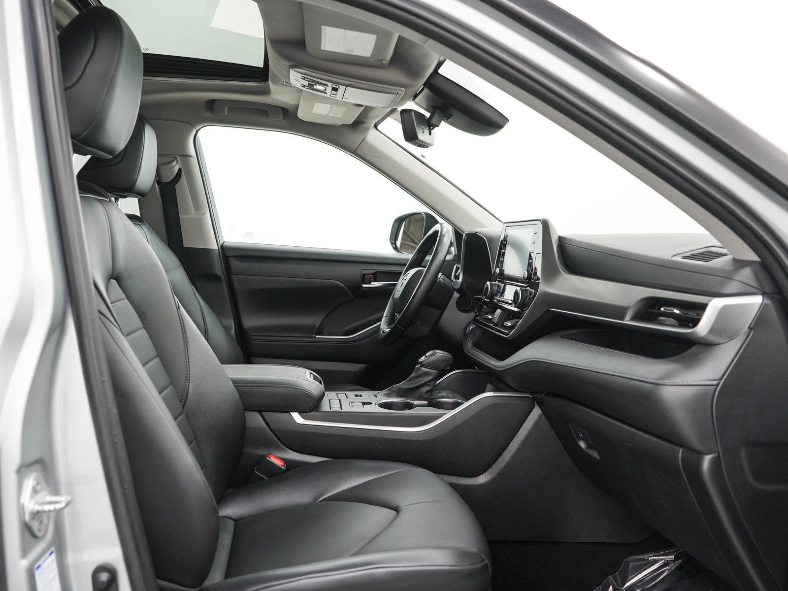 Used 2020 Toyota Highlander XLE AWD/4WD image 13