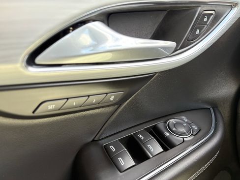 Used 2025 Buick Envision Avenir AWD/4WD image 19