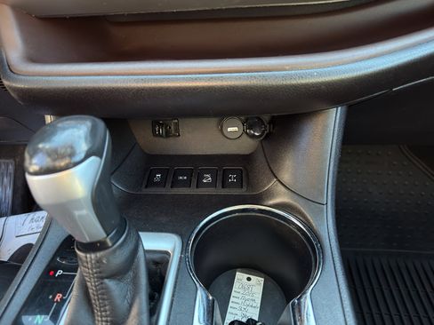 Used 2015 Toyota Highlander Limited image 19