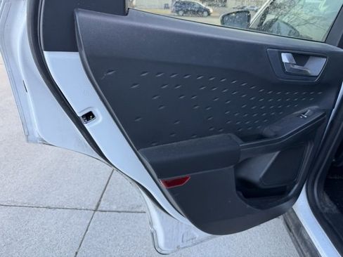 Used 2020 Ford Escape SE image 14