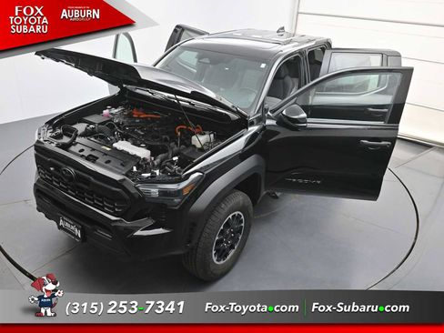 Used 2025 Toyota Tacoma TRD Off-Road AWD/4WD image 42
