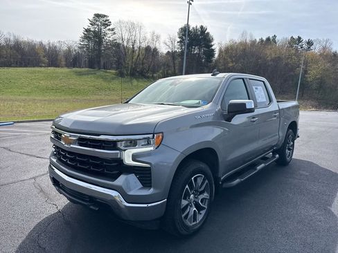 Used 2024 Chevrolet Silverado 1500 LT image 3