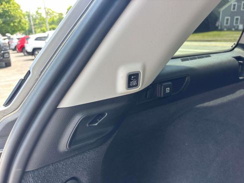 Used 2022 Jeep Grand Cherokee Overland w/ Adv Protech Group III image 12