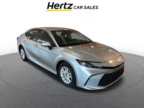 Used 2025 Toyota Camry LE image 1