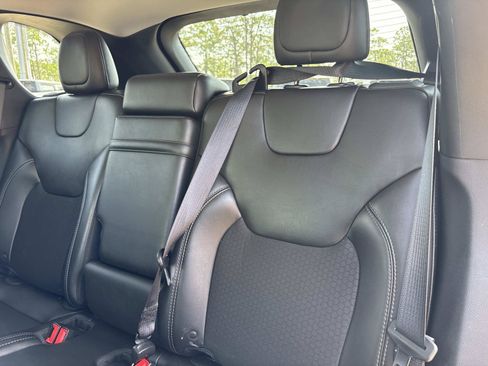 Used 2019 Jeep Cherokee Latitude Plus w/ Comfort/Convenience Group FWD image 13