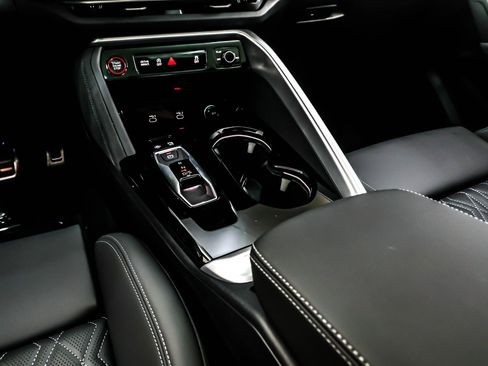 New 2025 Audi SQ5 Prestige image 6