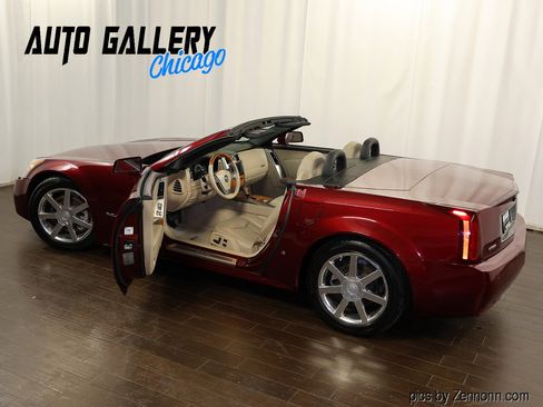 Used 2007 Cadillac XLR image 11