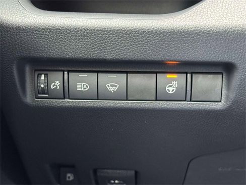 Used 2021 Toyota RAV4 XLE image 19