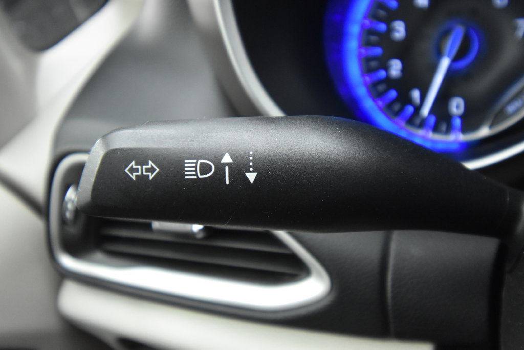 Used 2023 Chrysler Voyager LX FWD image 27