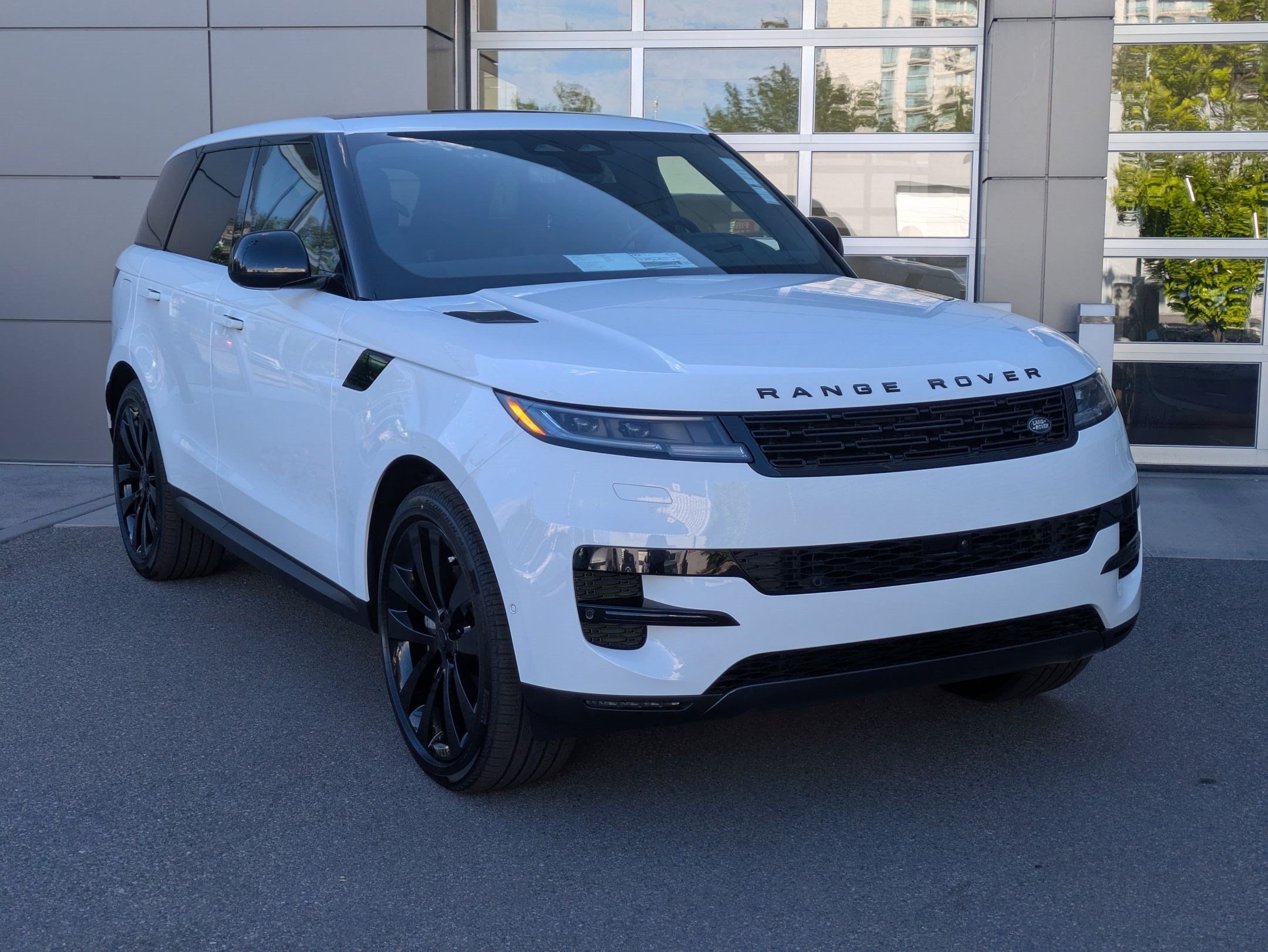 New 2026 Land Rover Range Rover Sport SE AWD/4WD image 3