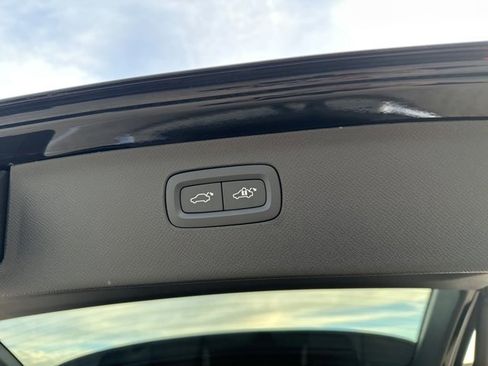 Certified 2025 Volvo XC90 B5 Plus image 37