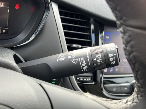 Used 2022 Chevrolet Trax LT w/ LT Convenience Package image 25