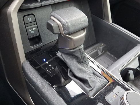 Used 2022 Toyota Tundra Limited w/ Power Package AWD/4WD image 15
