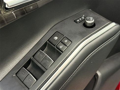 Used 2023 Toyota Highlander Platinum image 29