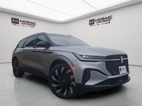 Used 2024 Lincoln Nautilus Reserve w/ Equipment Group 202A image 1