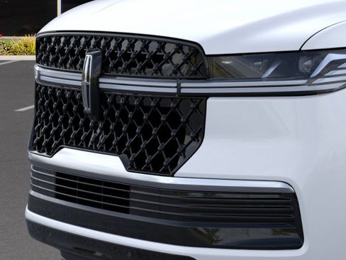 New 2026 Lincoln Navigator L Reserve w/ Jet Appearance Package AWD/4WD image 17