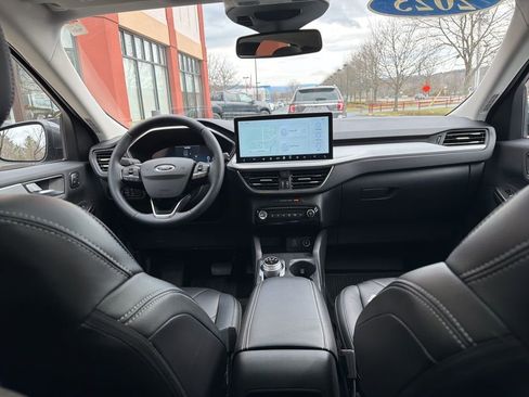 Used 2025 Ford Escape Platinum w/ Premium Technology Package image 37