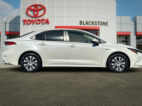 Certified 2021 Toyota Corolla LE w/ Carpet Mat Package (TMS) FWD image 2