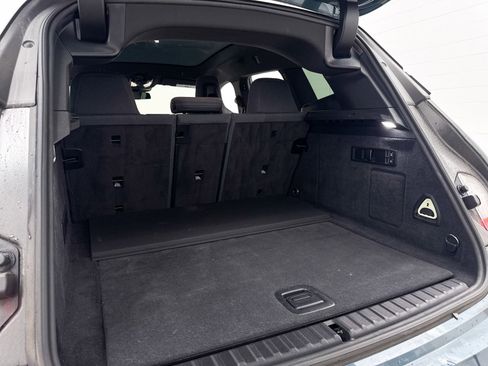 Used 2022 BMW iX xDrive50 w/ Premium Package image 32