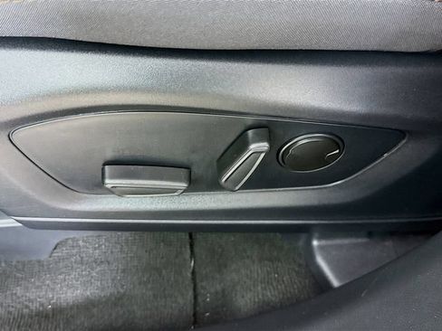 Used 2025 Ford Explorer Active RWD image 22