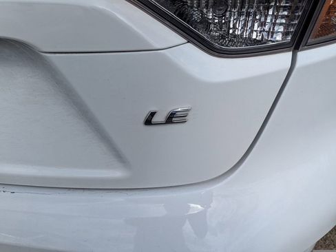 Used 2021 Toyota Corolla LE w/ LE Convenience Package image 8