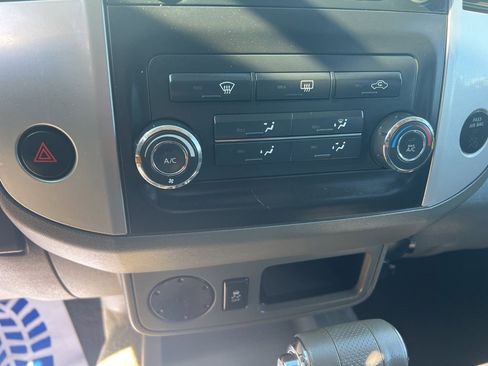 Used 2013 Nissan Frontier SV image 12