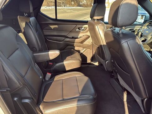 Used 2023 Chevrolet Traverse LT w/ LT Premium Package image 2