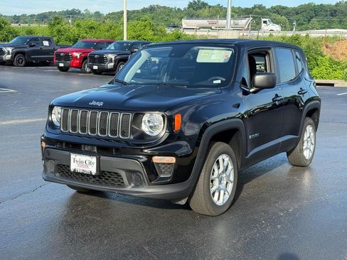 Used 2023 Jeep Renegade Latitude AWD/4WD image 8