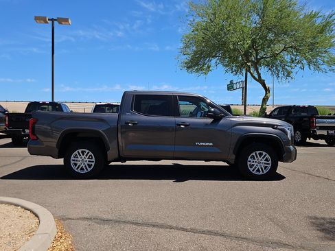 Used 2023 Toyota Tundra SR5 w/ SR5 Convenience Package AWD/4WD image 4