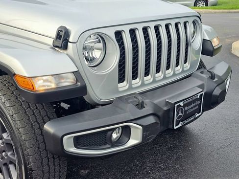 Used 2022 Jeep Gladiator Overland w/ Popular Equipment Package AWD/4WD image 3