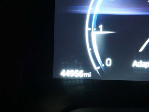 Used 2023 Toyota Corolla Cross XLE image 24