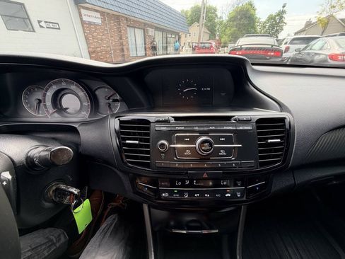 Used 2017 Honda Accord Sport image 9