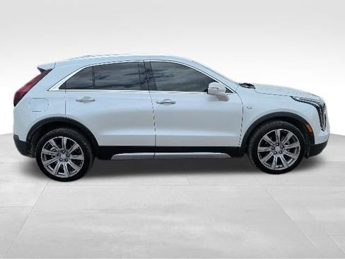 Used 2021 Cadillac XT4 Premium Luxury FWD image 2