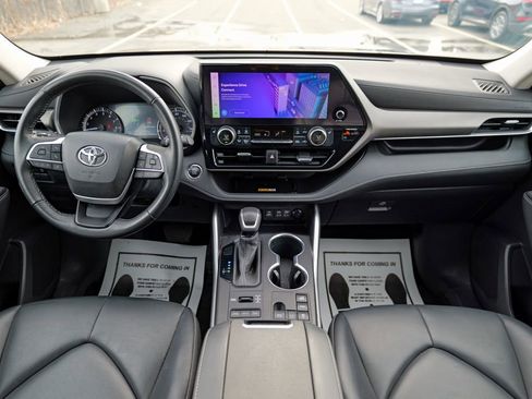 Used 2023 Toyota Highlander XLE image 38