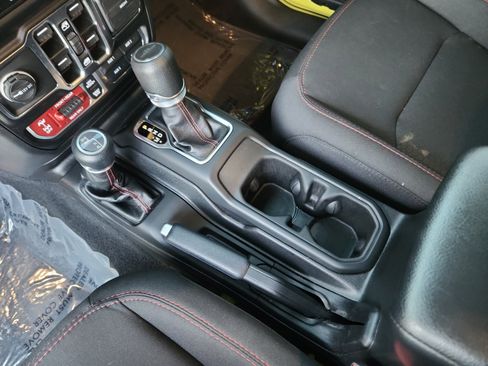 Used 2023 Jeep Gladiator Rubicon w/ Cold Weather Group image 16